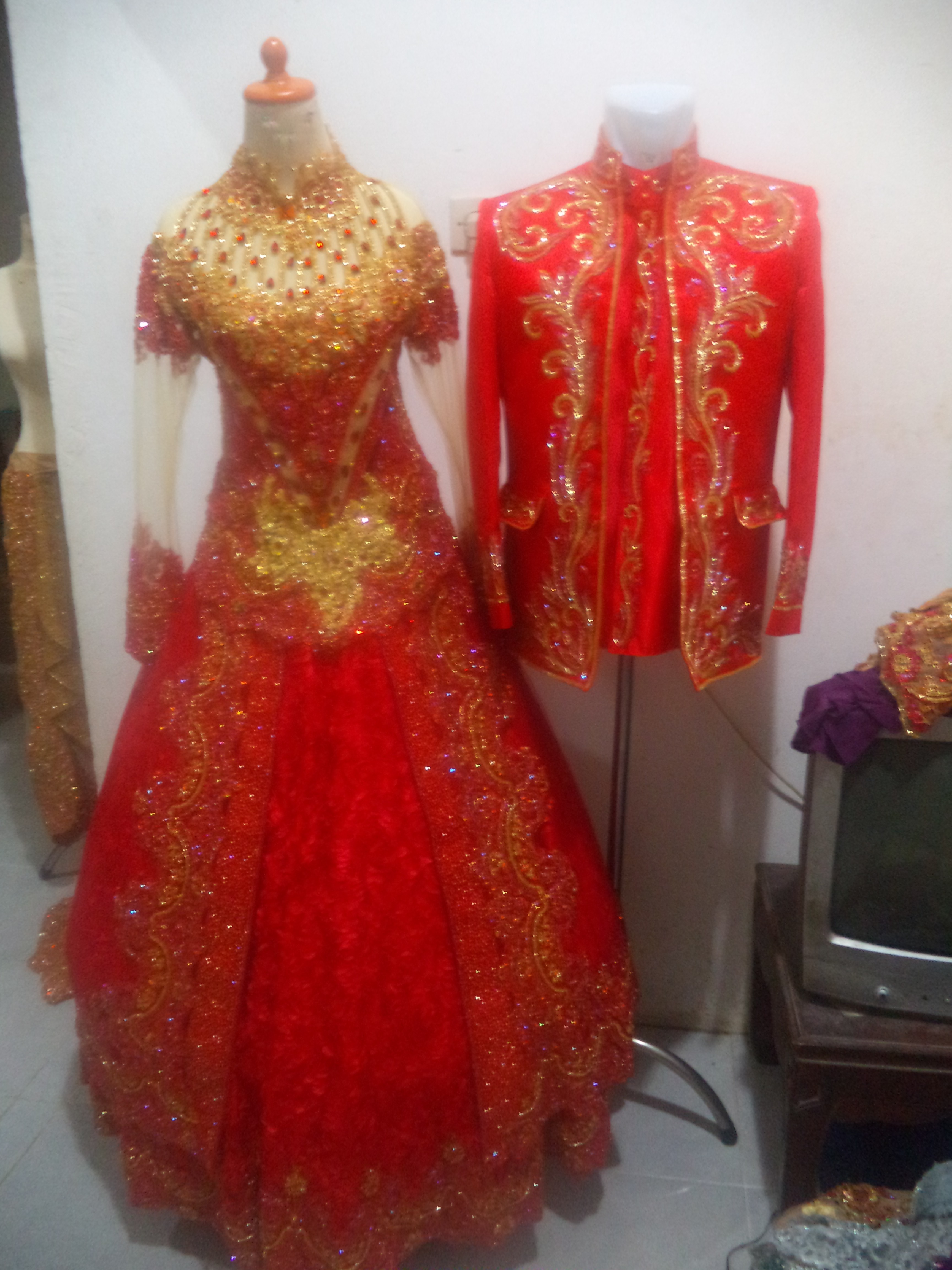 Gaun Pengantin Warna  Merah Gold